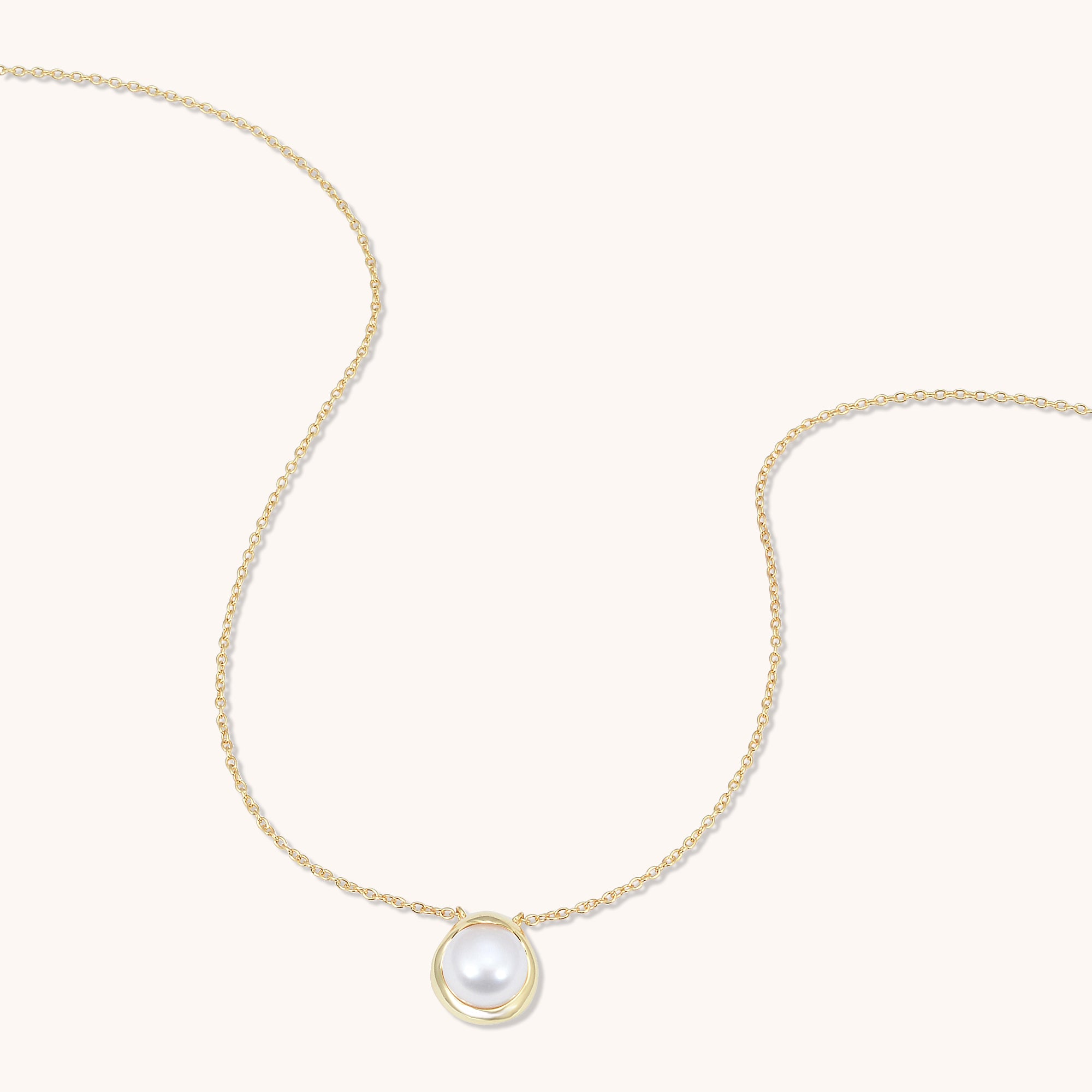 Essence Pearl Necklace Gold